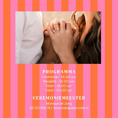 Hip en trendy trouwkaartje gestreept roze oranje hartje 2