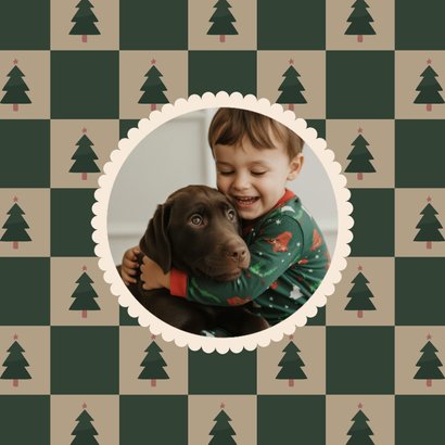 Hip kerstkaartje blokjespatroon met kerstbomen Merry Xmas 2