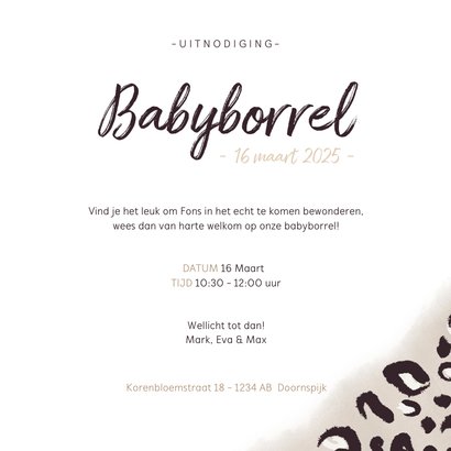 Hippe babyborrel uitnodiging met taupe panterprint en datum 3