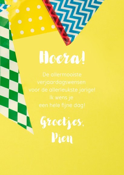 Hippe felicitatiekaart voor een verjaardag met slingers 3