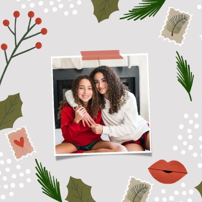 Hippe kerstkaart een kerstkus door de brievenbus 2