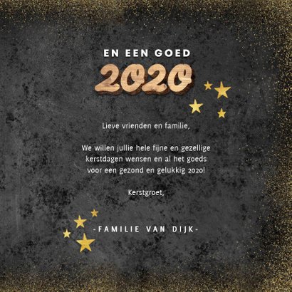 Hippe kerstkaart houten kerst, 2020 en gouden sterren 3