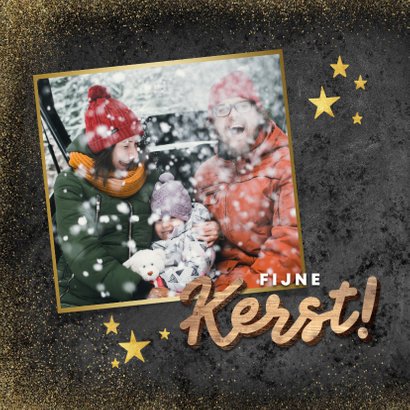 Hippe kerstkaart houten kerst, 2021 en gouden sterren 2