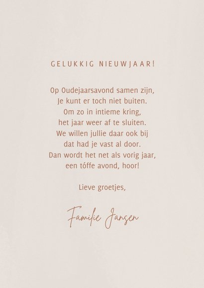 Hippe nieuwjaarskaart fotocollage groot jaartal 2022 beige 3