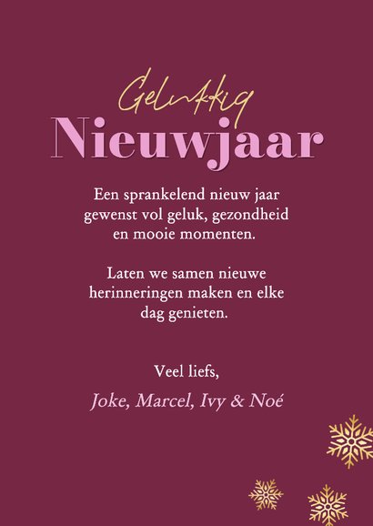 Hippe nieuwjaarskaart met foto sneeuwbol paars en goud 3