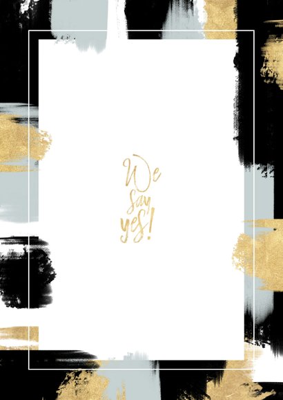 Hippe trouwkaart met verfstrepen en gouden typografie Achterkant