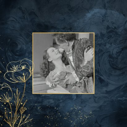 Jubileumkaart 50 jaar donkerblauw met goudfolie bloemen 2