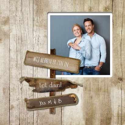 Jubileumkaart huwelijk pallet wegwijzer op hout 2