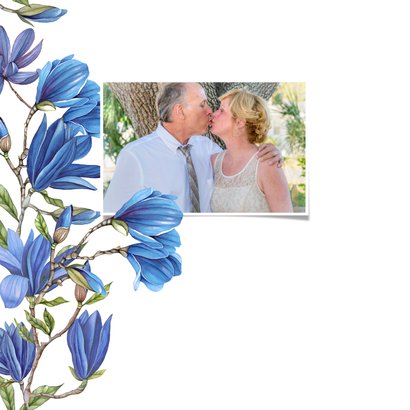 Jubileumkaart met blauwe magnolia bloemen 2