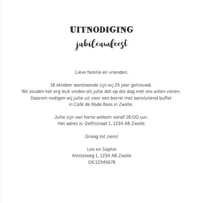 Jubileumkaart uitnodiging hip met houten wegwijzers en foto 3