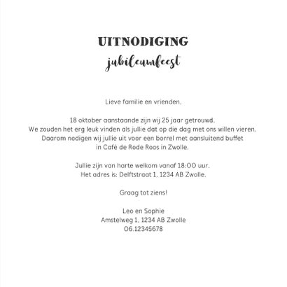 Jubileumkaart uitnodiging hip met houten wegwijzers en foto 3