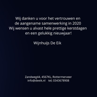 Kerstkaart besneeuwd landschap en skyline stad 3
