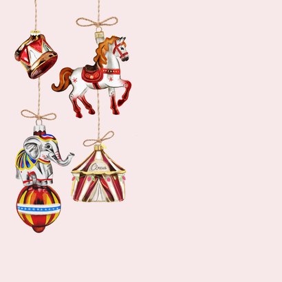 Kerstkaart circusornamenten aan touwtjes 2