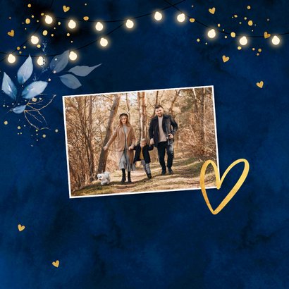 Kerstkaart donkerblauw botanisch bladeren lampjes goudlook 2