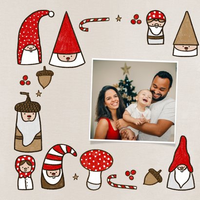 Kerstkaart gezellige kabouters paddestoelen en eikeltjes 2