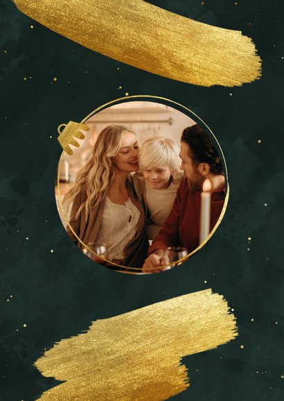 Kerstkaart groen goudlook speelse kerstballen met foto's 2