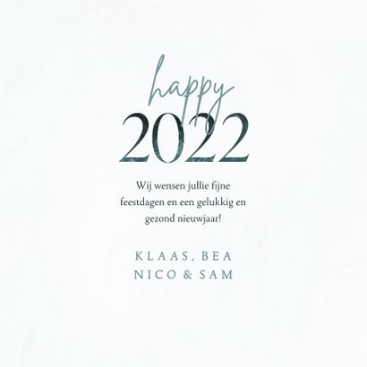 Kerstkaart happy 2022 lichtblauw met sneeuwvlokken 3