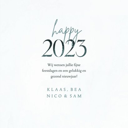 Kerstkaart happy 2023 lichtblauw met sneeuwvlokken 3