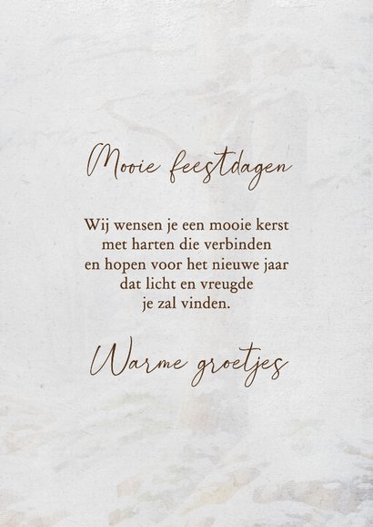 Kerstkaart hert in een besneeuwd bos 3