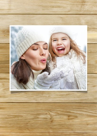 Kerstkaart hert op houtprint binnen eigen foto 2