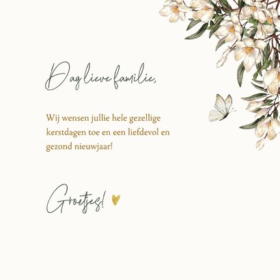 Kerstkaart in groen met kerstkrans en vlinders 3