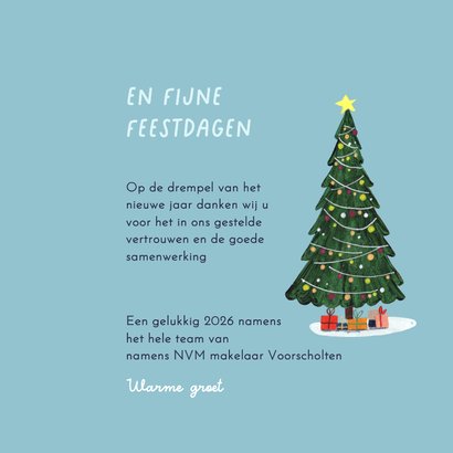 Kerstkaart kerstdorp en kerstboom in de sneeuw 3