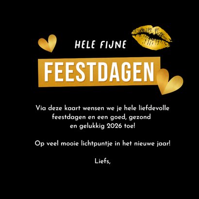 Kerstkaart kus door brievenbus met gouden hartjes 3