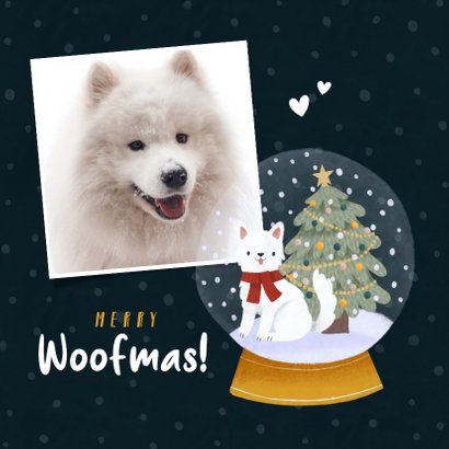 Kerstkaart Merry Woofmas met hondje, kerstboom en sneeuwbol 2