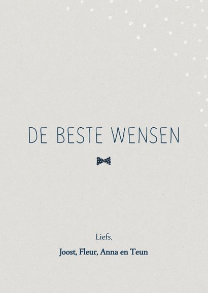 Kerstkaart met een feestelijk roodborstje en sneeuw 3