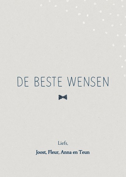 Kerstkaart met een feestelijk roodborstje en sneeuw 3