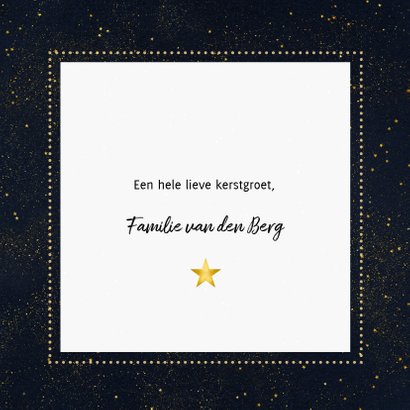 Kerstkaart met foto, typografie en gouden sterren 3
