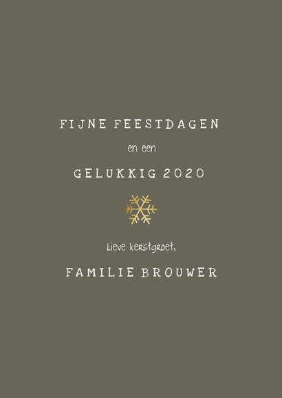 Kerstkaart met gouden confetti kader en speelse typografie 3