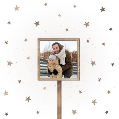 Kerstkaart met houten kerstboom en sterren 2