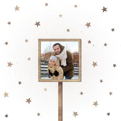 Kerstkaart met houten kerstboom en sterren 2