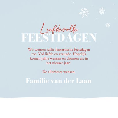 Kerstkaart met konijnen in de sneeuw liefdevolle feestdagen 3