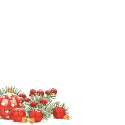 Kerstkaart met rode kitten bij de kerstversiering 2