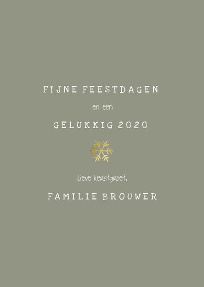 Kerstkaart met speelse typografie en wit confetti kader 3