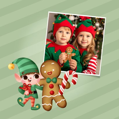 Kerstkaart met vrolijk kerstelfje en gemberkoek mannetje 2
