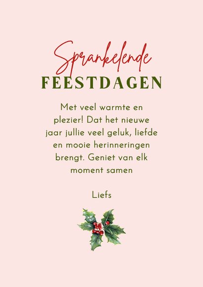 Kerstkaart rode strik aan lint met hulst 3