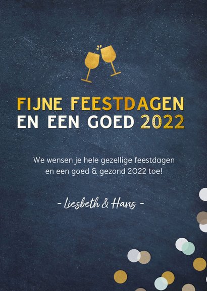 Kerstkaart staand met vrolijke gouden tekst 2022 & confetti 3