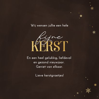 Kerstkaart stijlvol 2026 bruin met sneeuwvlokjes goud 3