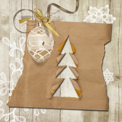 Kerstkaart trendy hout en kraftpapier kerstboompjes 2