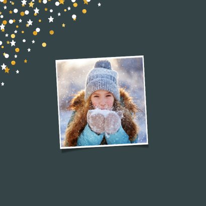 Kerstkaart vierkant gouden sterren met confetti en foto 2