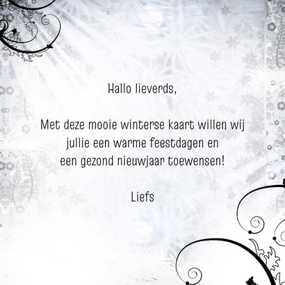 Kerstkaart winters landschap en kerstballen 3