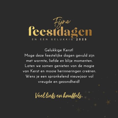 Kerstkaart zwarte sterrenhemel met gouden kerstbomen 3