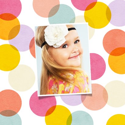 Kinderfeestje meisje kleurrijk confetti verjaardag foto 2