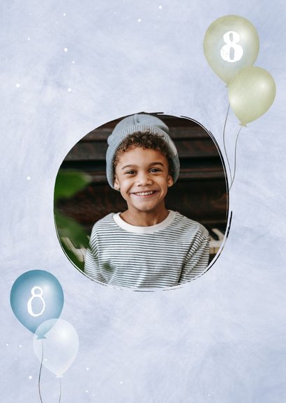 Kinderfeestje met feestelijke ballonnen en bordjes 2