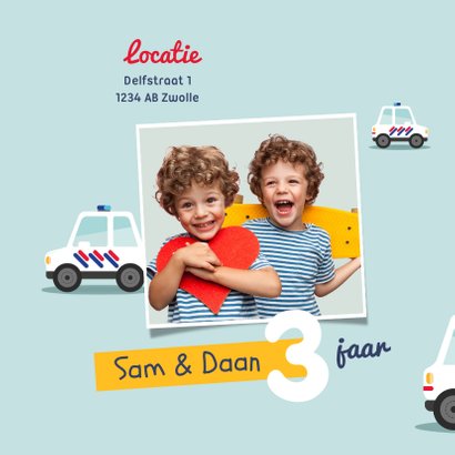 Kinderfeestje tweeling politieauto's foto's vrolijk 2