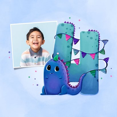 Kinderfeestje uitnodiging 4 jaar vrolijk met dino en vlaggen 2