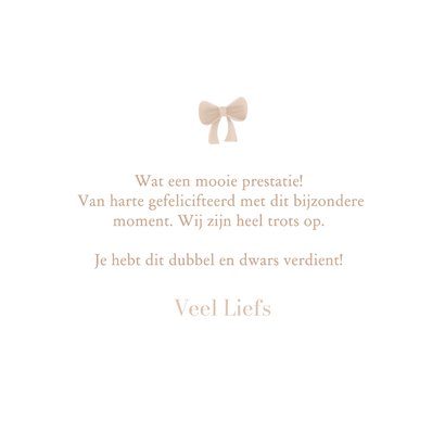 Klassiek felicitatiekaartje met beige strikje 3